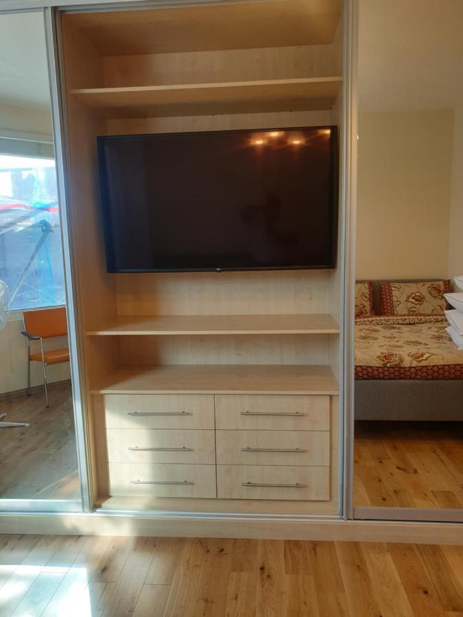 London Luxury Spacious 2 Bedroom Apartment 4 Mins From Ilford Stn. Free Parking Exterior foto