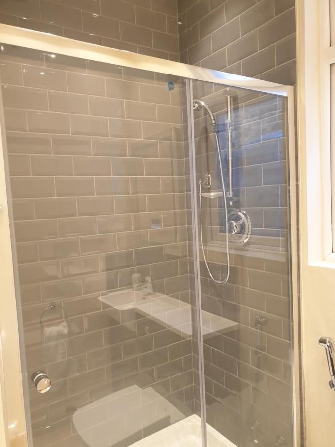 London Luxury Spacious 2 Bedroom Apartment 4 Mins From Ilford Stn. Free Parking Exterior foto