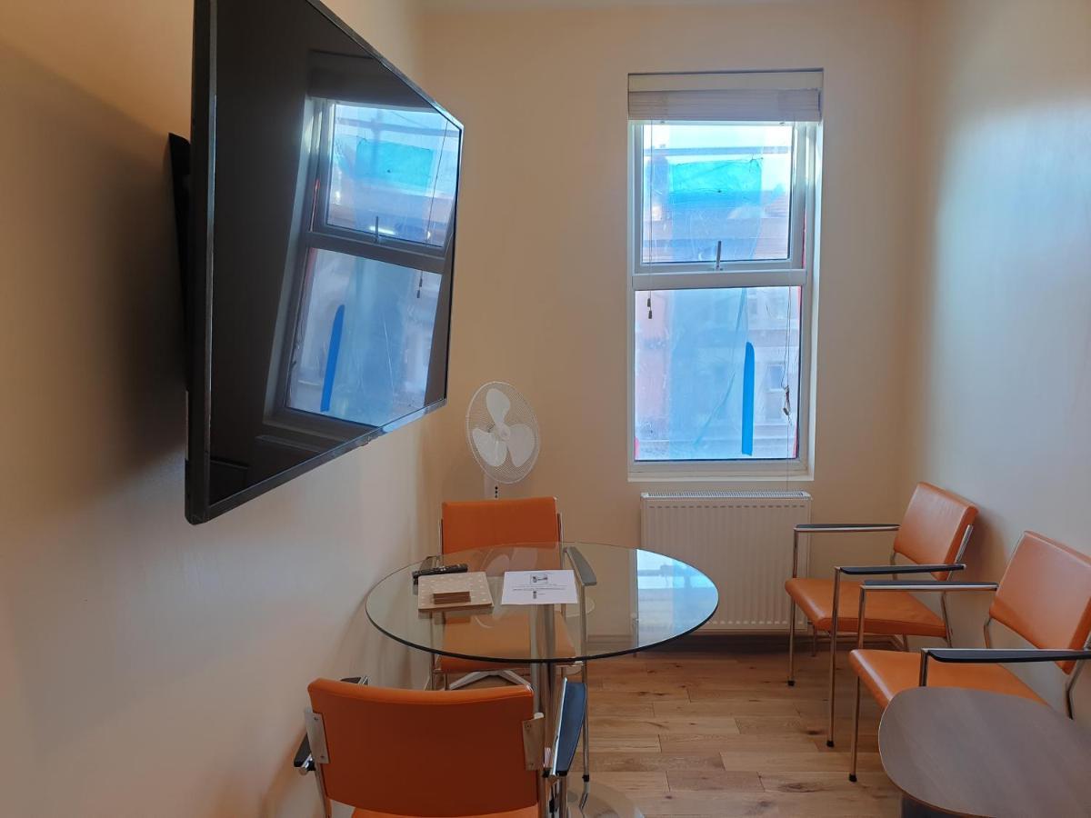London Luxury Spacious 2 Bedroom Apartment 4 Mins From Ilford Stn. Free Parking Exterior foto