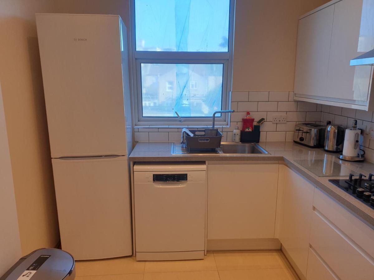 London Luxury Spacious 2 Bedroom Apartment 4 Mins From Ilford Stn. Free Parking Exterior foto