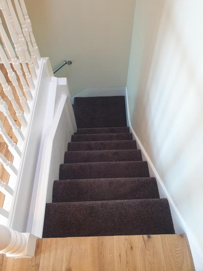 London Luxury Spacious 2 Bedroom Apartment 4 Mins From Ilford Stn. Free Parking Exterior foto